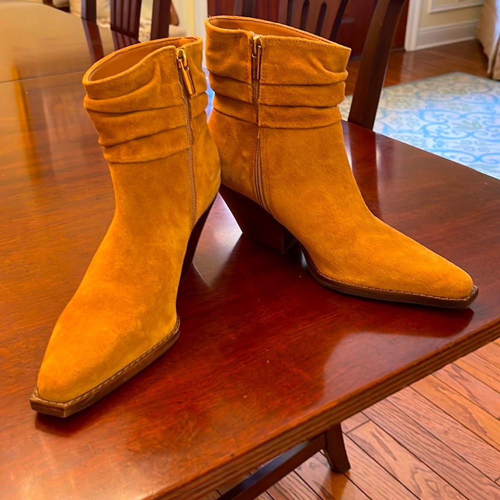 Brand New Vince Camuto western short boots in Caramel suede.